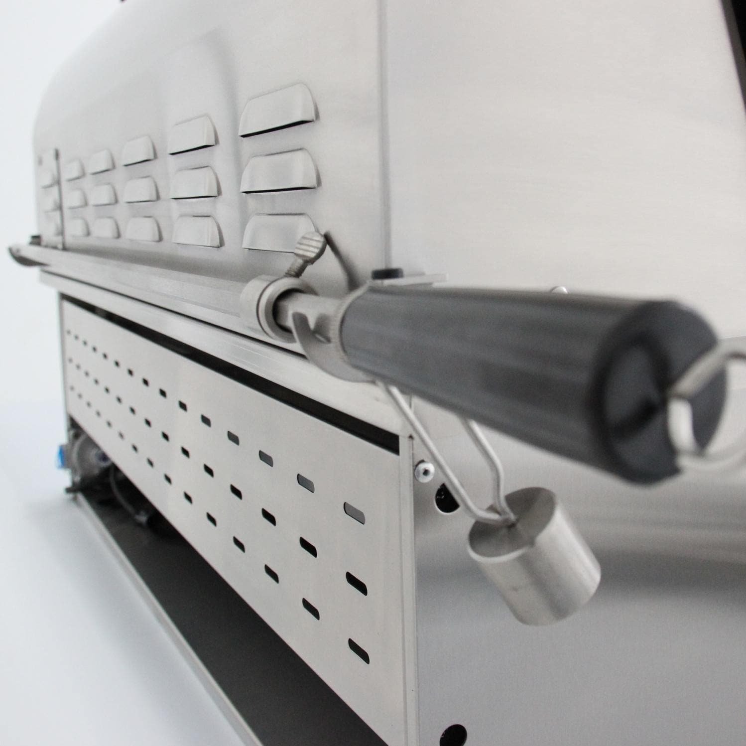 Blaze Professional LUX 44″ 4-Burner Built-In Gas Grill With Rear Infrared Burner - Image 4